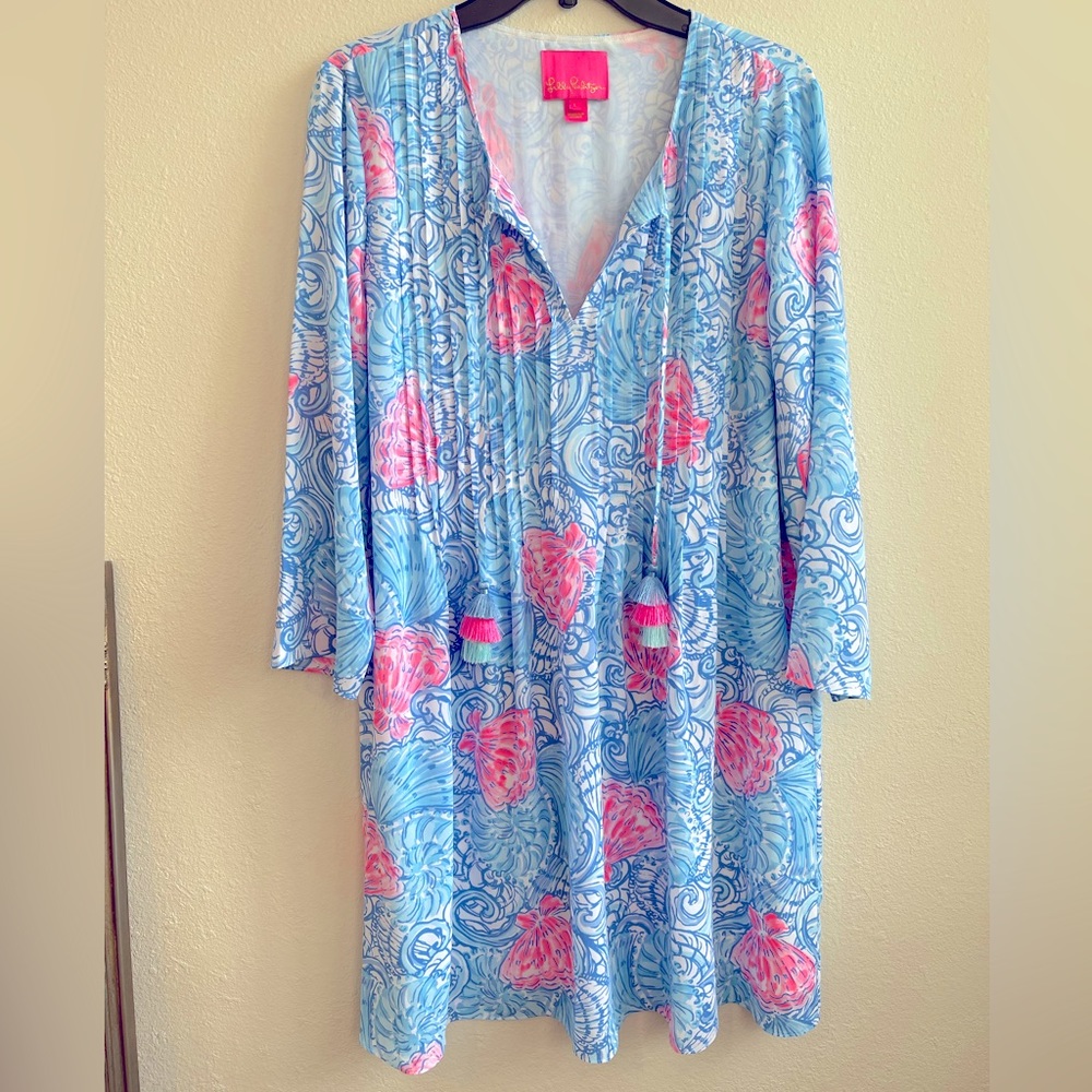 Lilly Pulitzer barely worn size large lined dress. Knee length on a 5’4”woman.